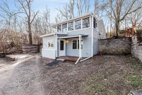 8128 Halfway Dr, Brighton, MI 48116