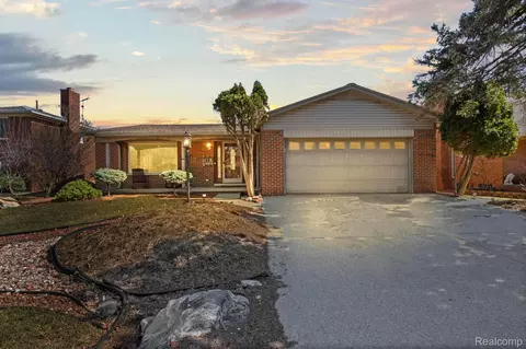39 Snow, Dearborn, MI 48124