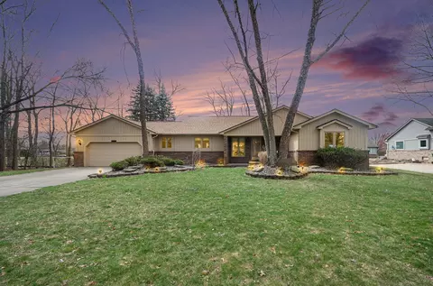 1733 Ashley Crt Ct, Commerce, MI 48390