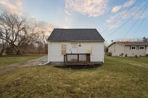 3313 Lockhead St, Burton, MI 48529