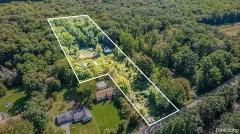 10292 Nichols Rd, Montrose, MI 48457