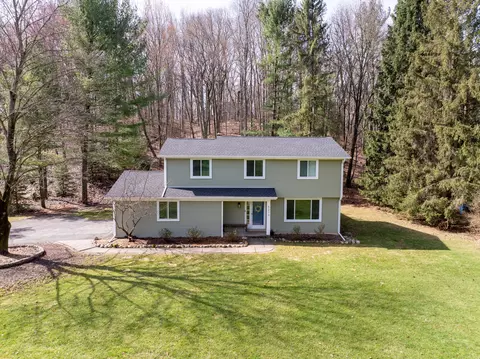 5219 Pine Hill Cir, Genoa, MI 48843