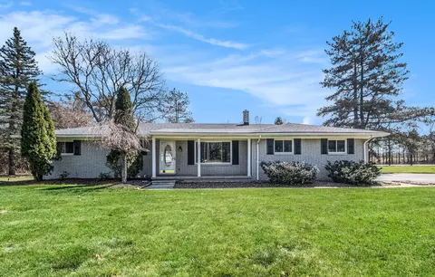80 Maumee Trl, Orion, MI 48362