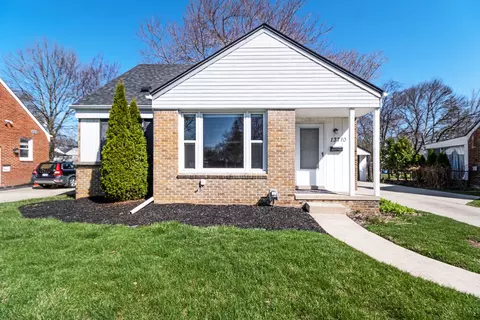 13710 Balfour St, Oak Park, MI 48237
