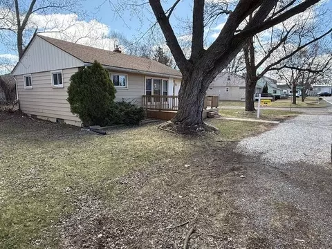 3160 Frembes Rd, Waterford, MI 48329