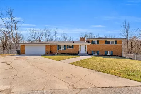23514 Creekdale Ct, Farmington Hills, MI 48336