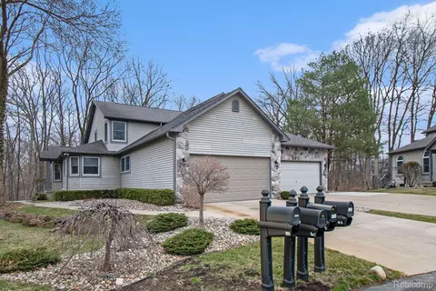 2354 Golden Pond, Fenton, MI 48430