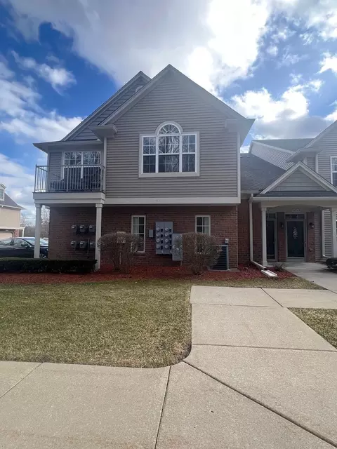 11355 N Woods Dr, Shelby Township, MI 48317