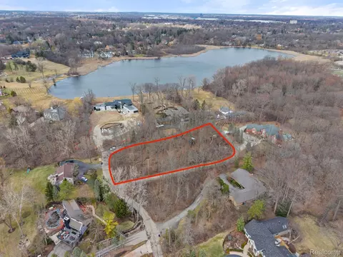 3531 Brookside Dr, Bloomfield, MI 48302