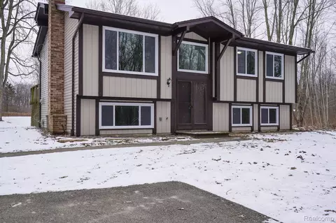 5266 Argentine Rd, Oceola, MI 48855