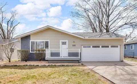 8866 Janis St, Shelby Township, MI 48317
