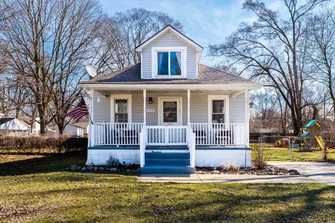 21004 Ontaga St, Farmington Hills, MI 48336
