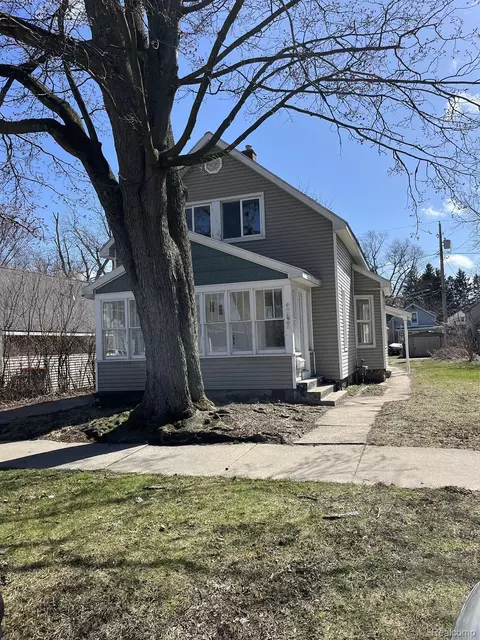 252 E 13th St, Holland, MI 49423