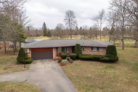 6226 Golfview Dr, Burton, MI 48509
