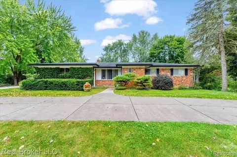 6083 Waldon Rd, Independence, MI 48346