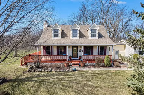 6475 Hartland Rd, Tyrone, MI 48430