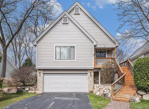 5589 Northcrest Village Dr, Independence, MI 48346
