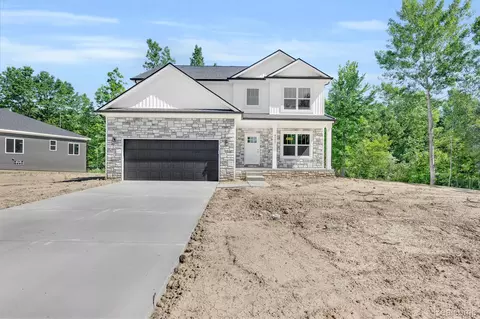 5240 Farmridge Ln, Grand Blanc, MI 48439