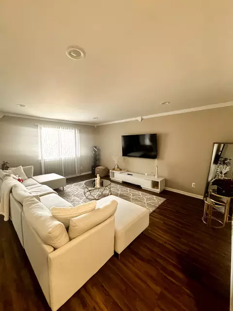 13940 Camelot Dr #88, Sterling Heights, MI 48312