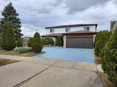 36754 Iroquois Dr, Sterling Heights, MI 48310