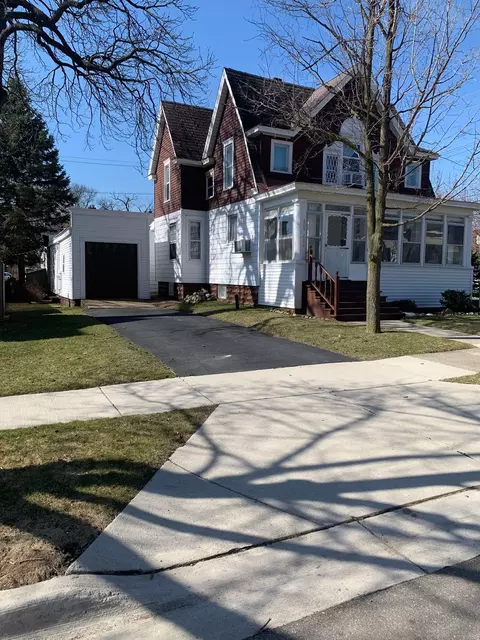 403 E Clinton St, Howell, MI 48843