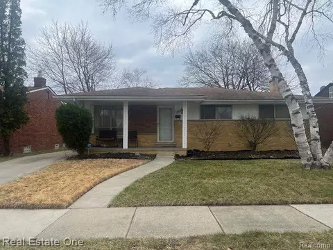 13731 Pearson St, Oak Park, MI 48237