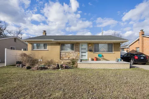 20824 Fairview Dr, Dearborn Heights, MI 48127