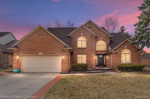 51569 Pinewood Dr, Macomb, MI 48042
