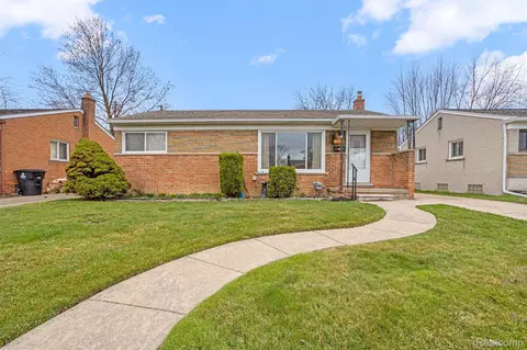 8531 Blackburn Dr, Westland, MI 48185