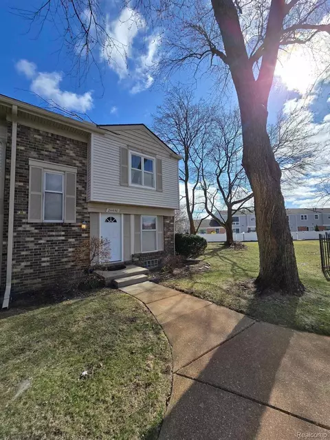 24450 Bashian Dr, Novi, MI 48375