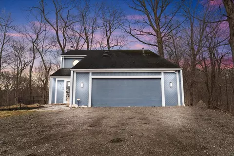 161 Bunny Ln, Milford, MI 48380
