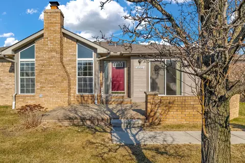 59303 Royal Oak Crt Ct, Washington, MI 48094
