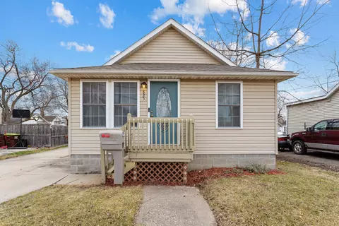 825 Bacon St, Monroe, MI 48161