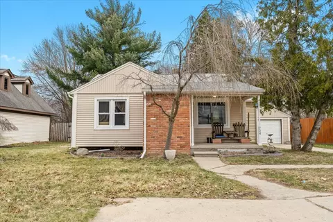704 North Rd, Fenton, MI 48430
