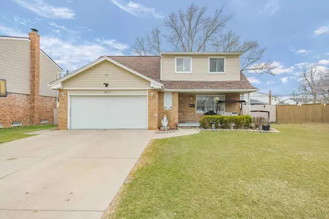 4275 Nickolas Dr, Sterling Heights, MI 48310