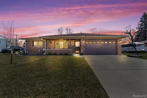 9439 Biddle St, Romulus, MI 48174