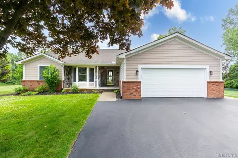 1405 S Sashabaw Rd, Brandon, MI 48462