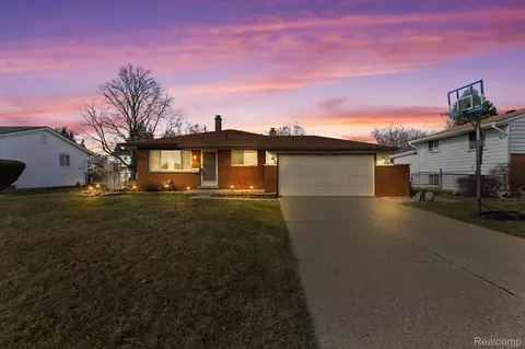 8573 San Marco Blvd, Sterling Heights, MI 48313