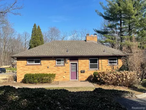896 Carpenter St, Northville, MI 48167