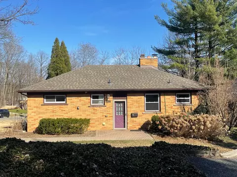 896 Carpenter St, Northville, MI 48167