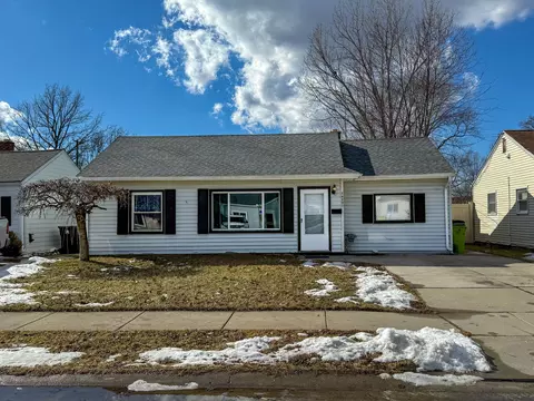 26295 Kathy St, Roseville, MI 48066