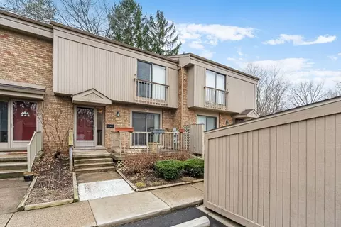 1438 Oakbrook E, Rochester Hills, MI 48307