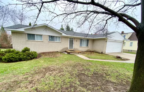 6201 Williams Lake Rd, Waterford, MI 48329