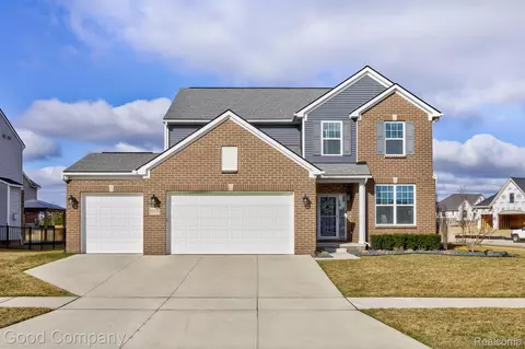 55575 Hogan Dr, Macomb, MI 48042