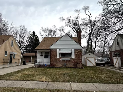 20269 Kenosha St, Harper Woods, MI 48225