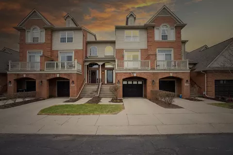 37633 Newburgh Park Cir, Livonia, MI 48152