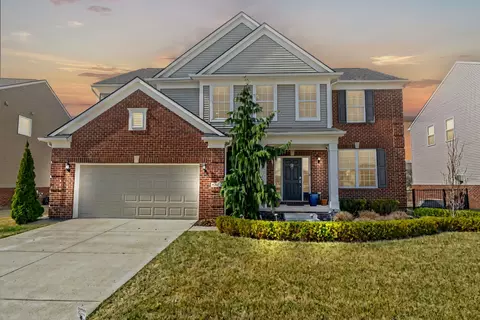 49473 Cranbrook Dr, Macomb, MI 48044