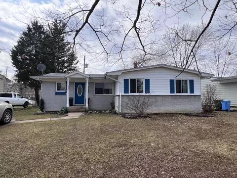 3537 Coachlight Commons Dr, Lansing, MI 48911