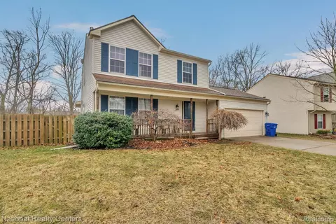 2823 Riverside Dr, Waterford, MI 48329