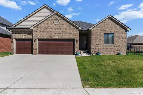 49626 Manistee Dr, Chesterfield, MI 48047
